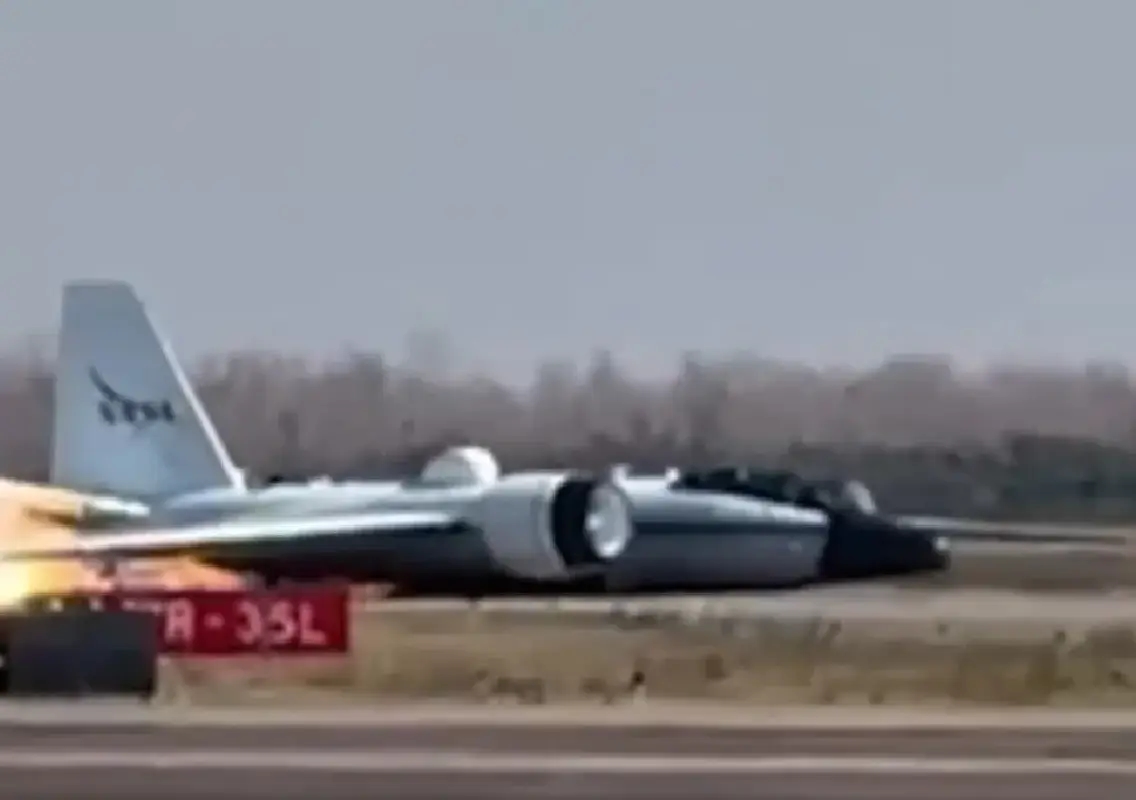 NASA research aircraft makes dramatic belly landing in Houston, crew safe - News Karnataka