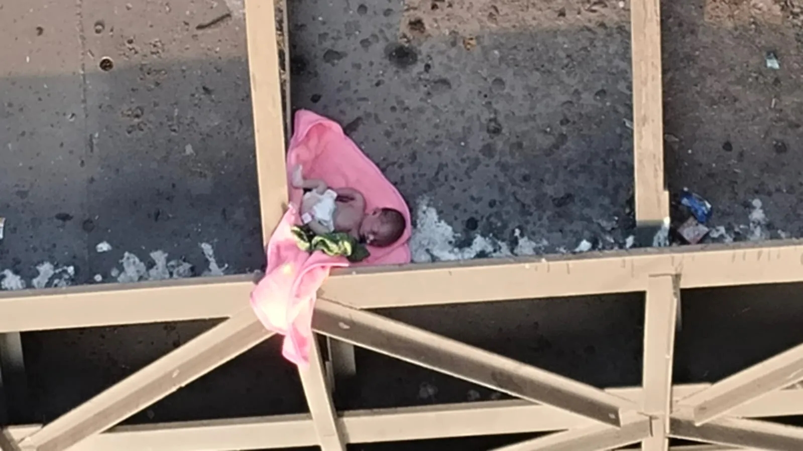 Newborn found abandoned at Naraj barrage, rushed to hospital - News Karnataka