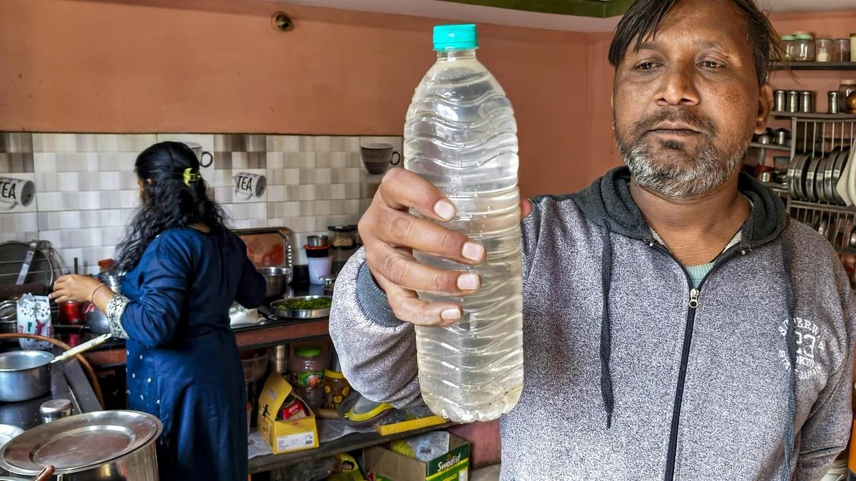 Packaged water saves daughter as contaminated supply kills mother in Indore - News Karnataka