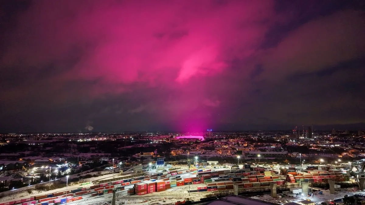 Pink sky stuns West Midlands, Birmingham City FC explains the glow - News Karnataka