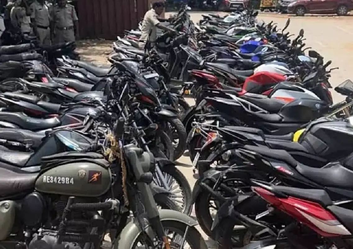 Pune Police seize 19 bikes during PMC vote counting, ₹96,700 fine collected - News Karnataka