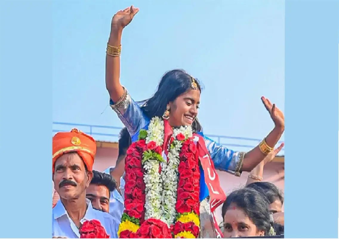 Rakshita Shetty gets grand fan welcome during Udupi homecoming - News Karnataka