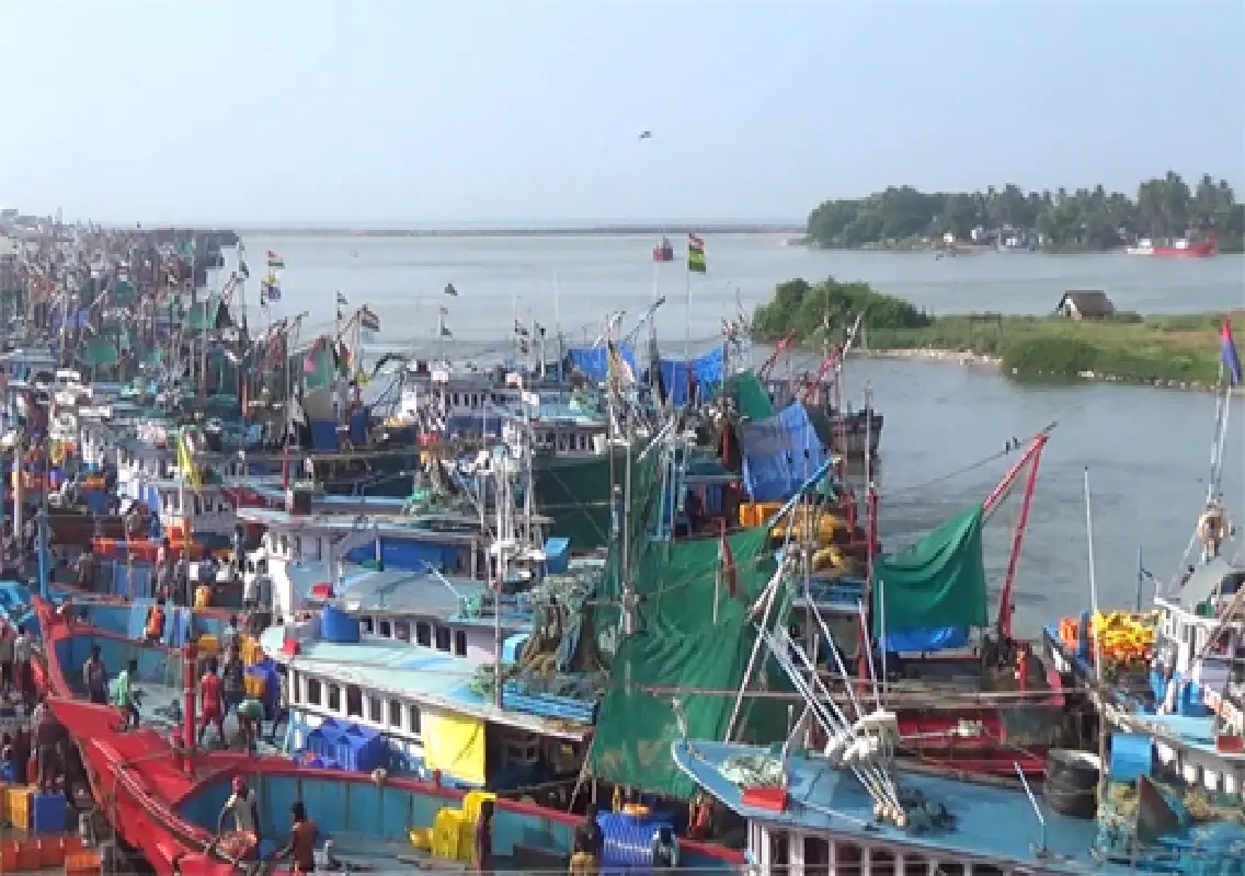 Rough seas prompt advisory for fishermen along Mangaluru coast - News Karnataka