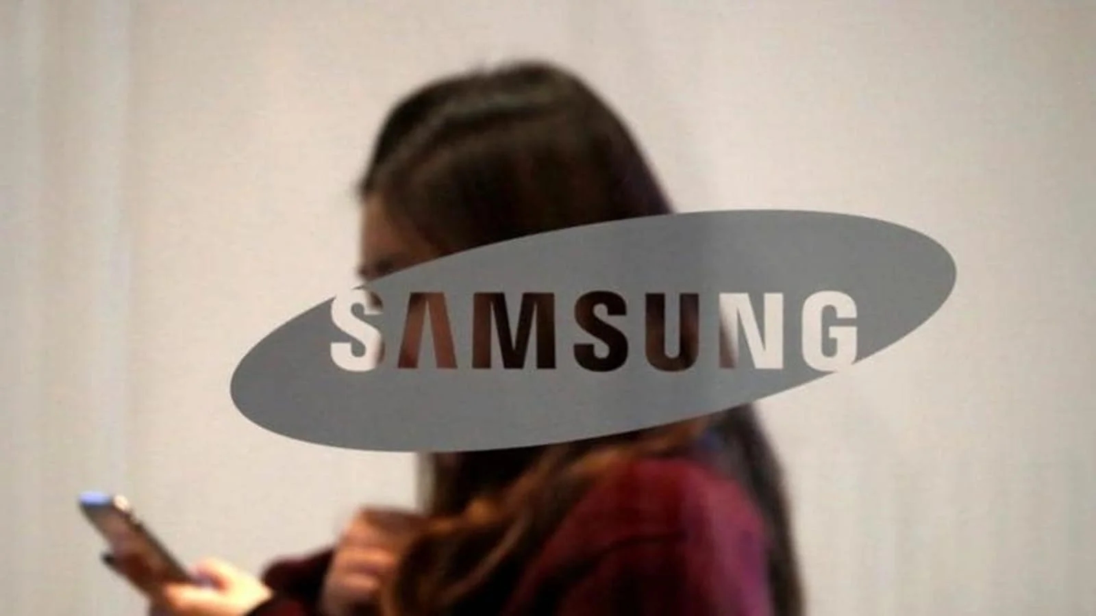 Samsung service centre accused of accessing customer’s personal apps - News Karnataka
