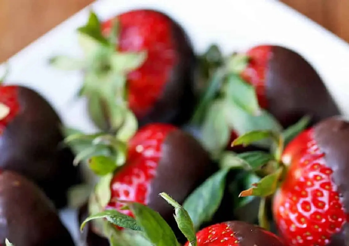 Strawberries dipped in dark chocolate for periods: health boost or viral fad? - News Karnataka