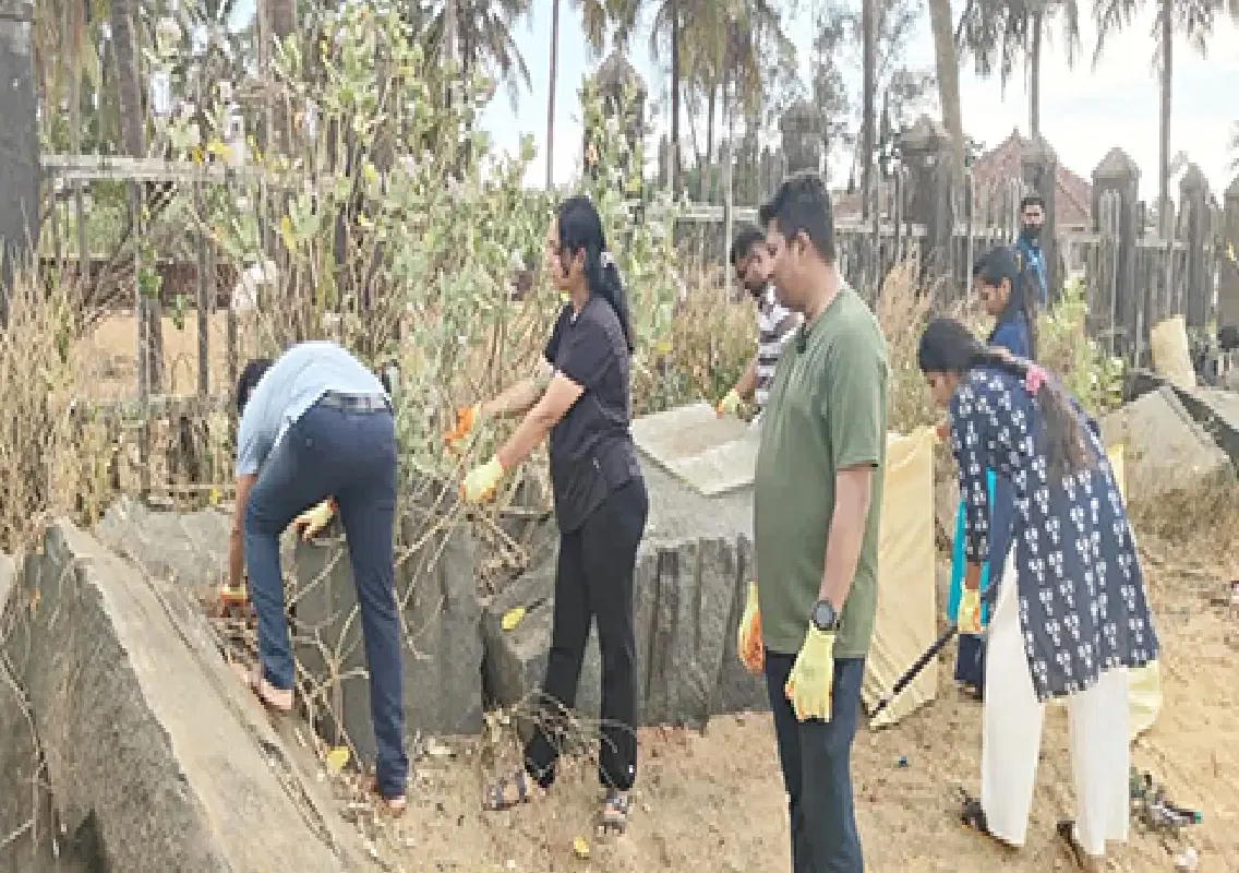 Students join hands for beach clean-up drive at Ullal - News Karnataka