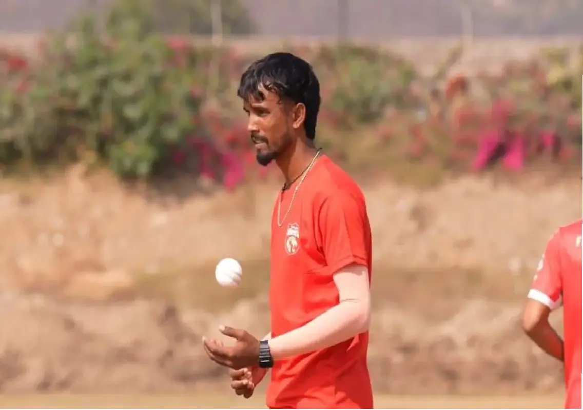 Touch his feet if I dismiss him: Punjab Kings’ Vishal Nishad on Virat Kohli - News Karnataka