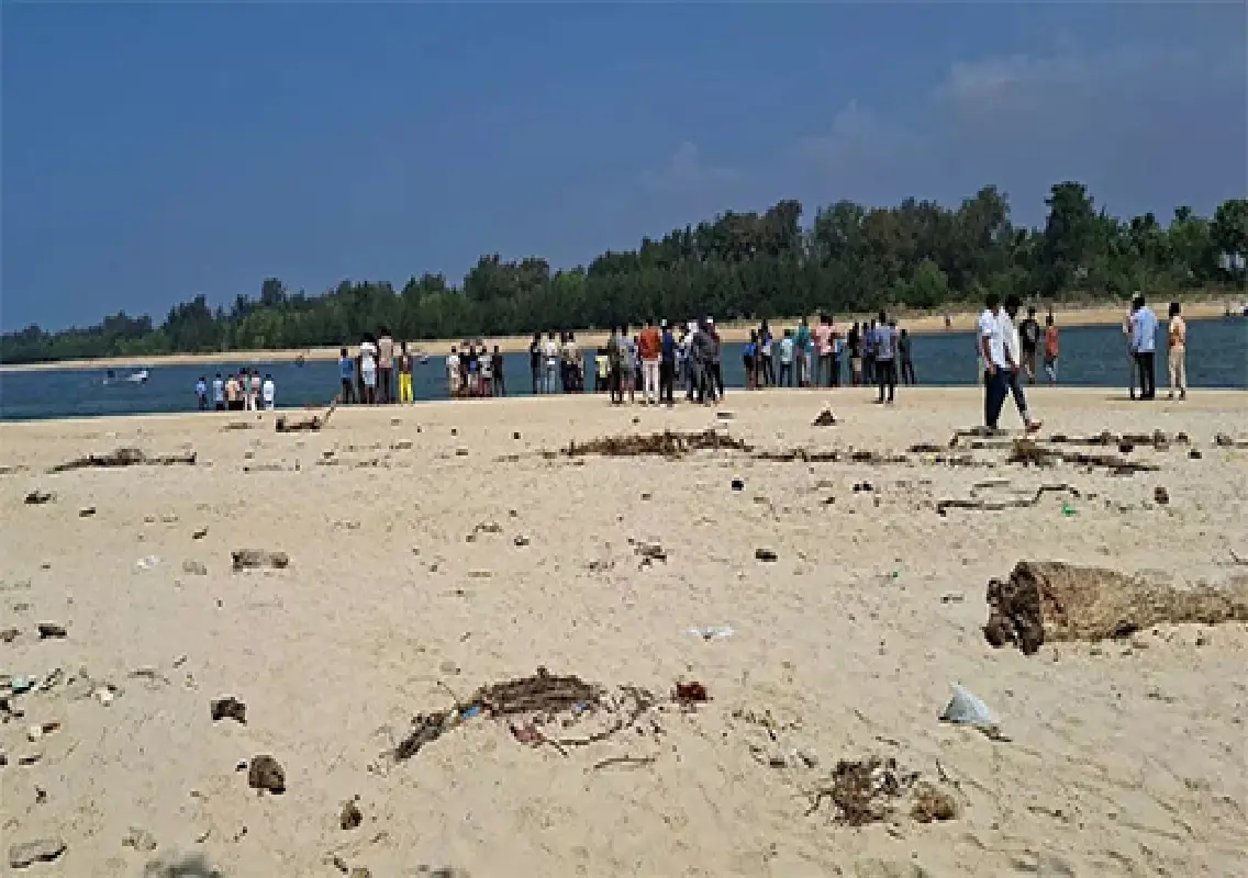 Tourist boat capsizes near Kodibengre beach, several injured - News Karnataka