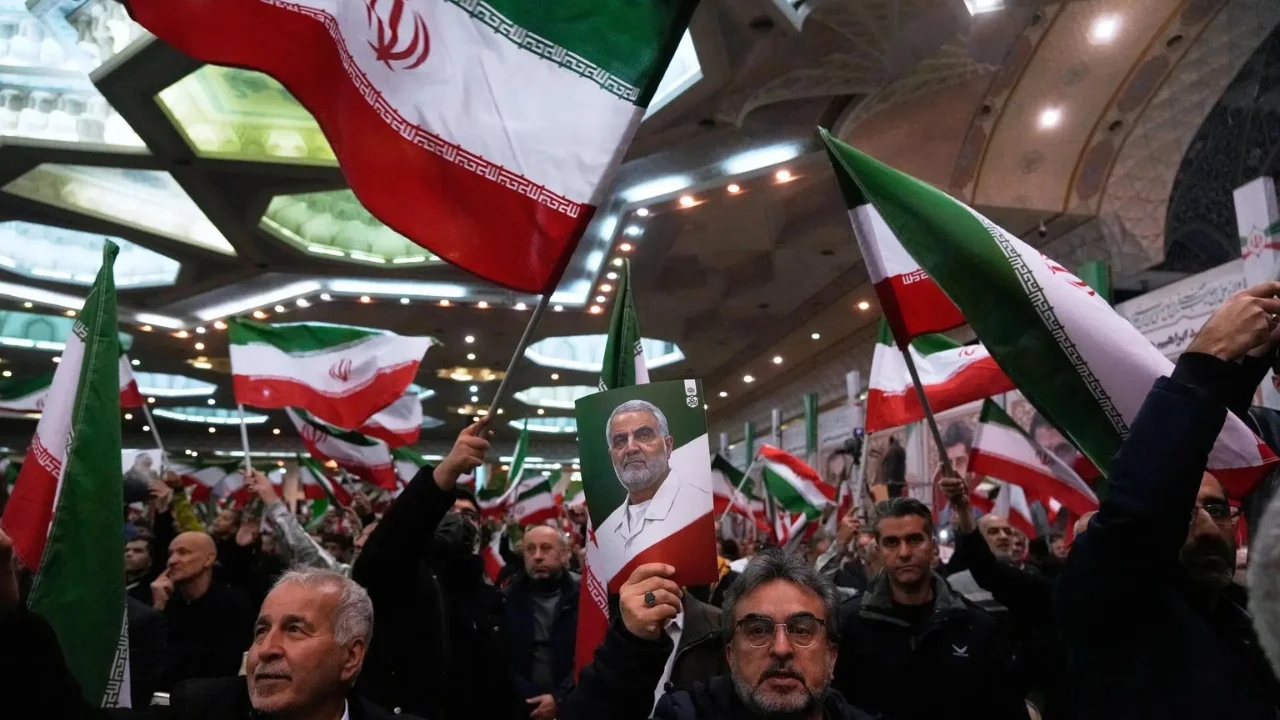 Trump warns Iran over protest deaths as Tehran issues ‘red line’ response - News Karnataka