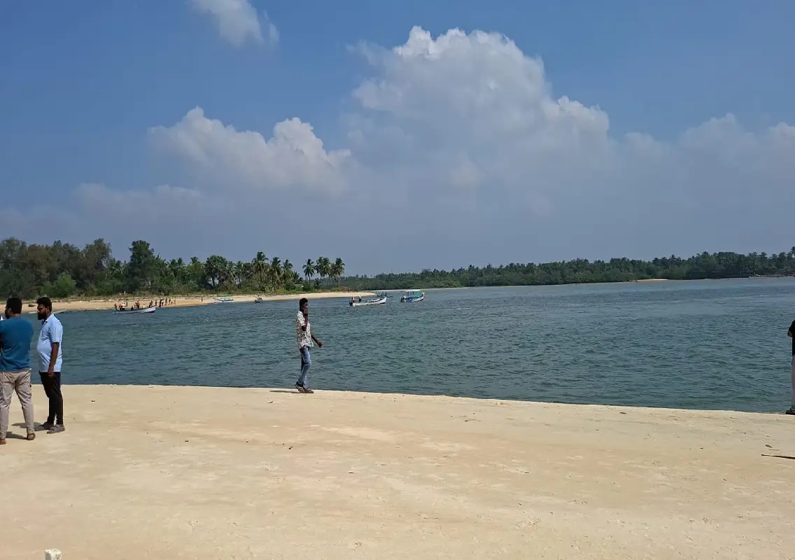 Two tourists killed as leisure boat capsizes near Malpe estuary - News Karnataka