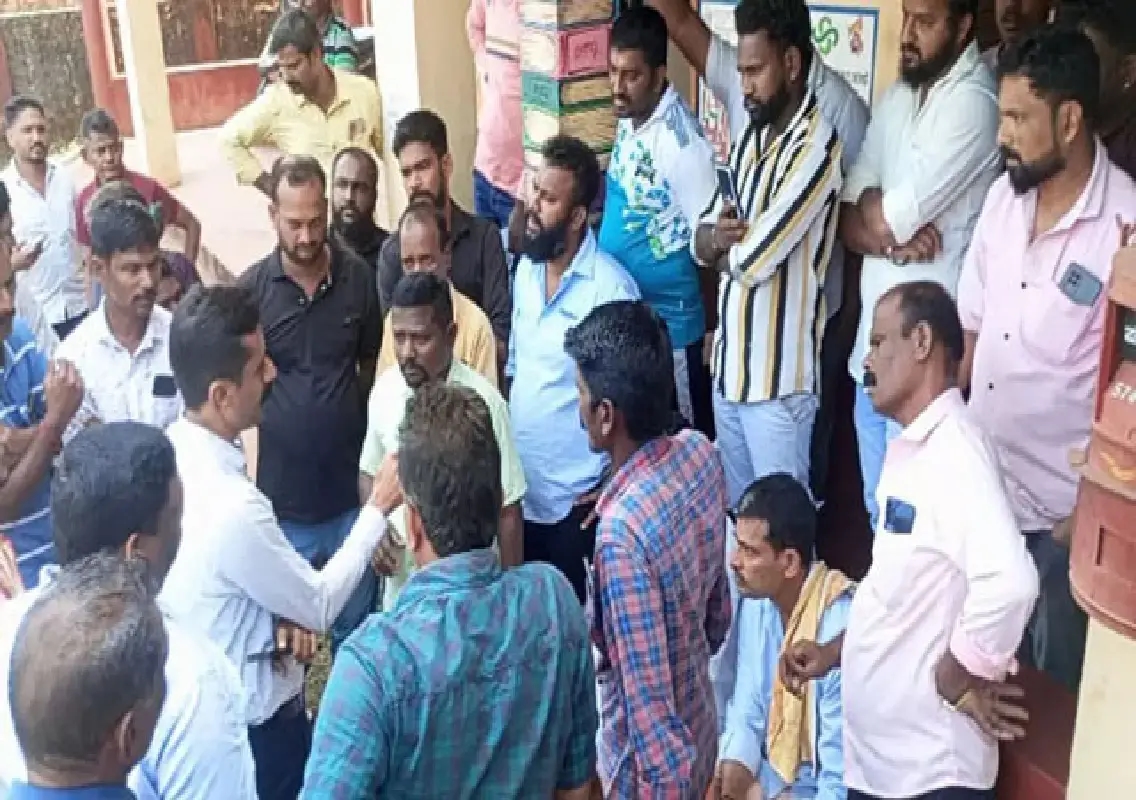Villagers protest at Kaikamba over alleged fake land title deed cover-up - News Karnataka