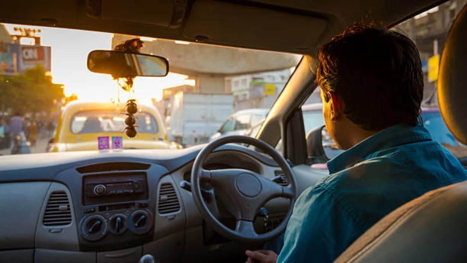 Viral cab ride reveals the quiet integrity of a failed teacher dream - News Karnataka
