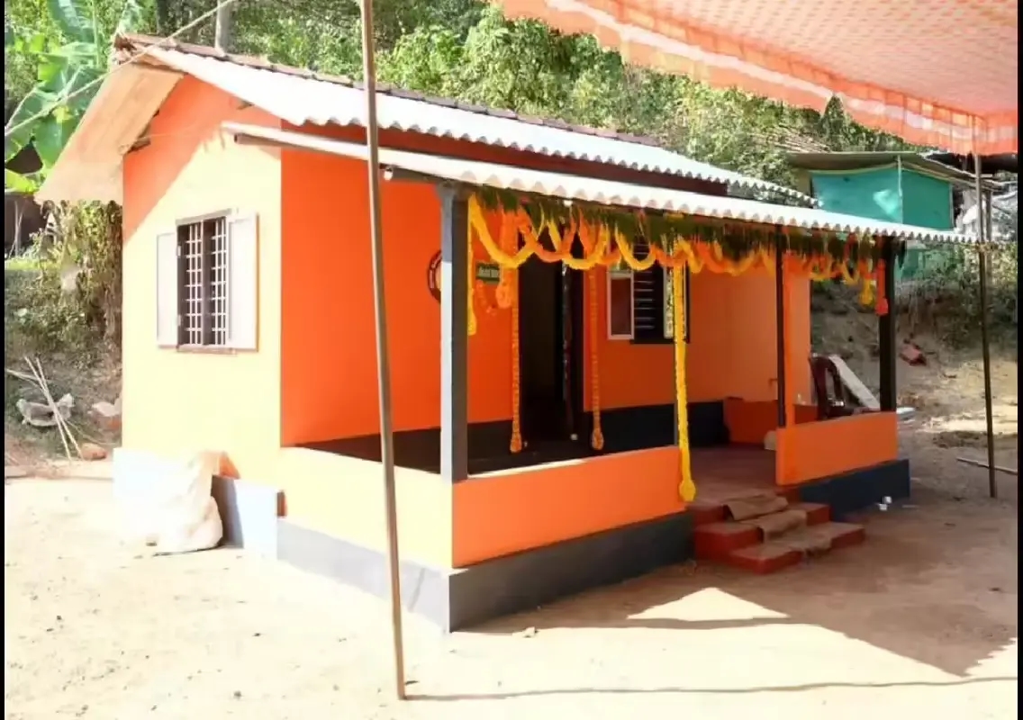 Youth group builds permanent home for family living under tarpaulin - News Karnataka