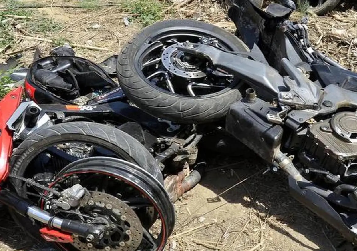 Youth chased by dogs, dies after bike falls into ditch - News Karnataka