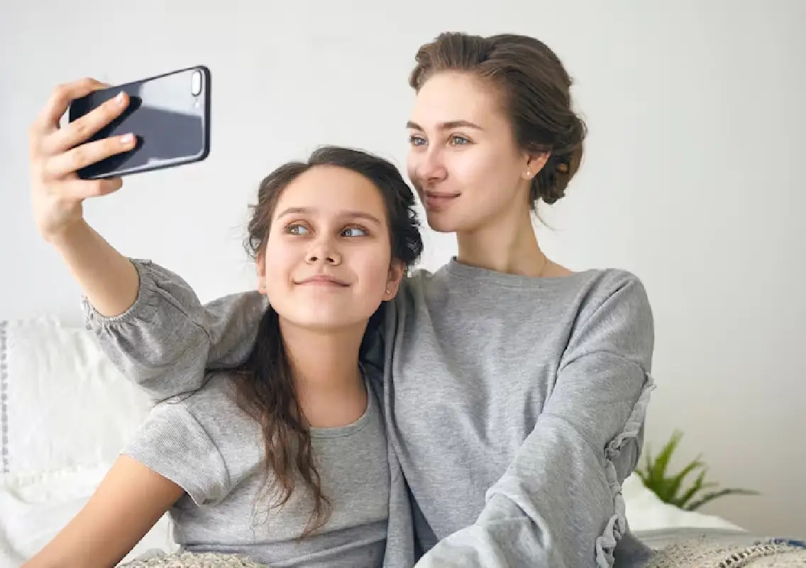 ‘Hot mom’ pressure puts modern Indian motherhood under strain - News Karnataka