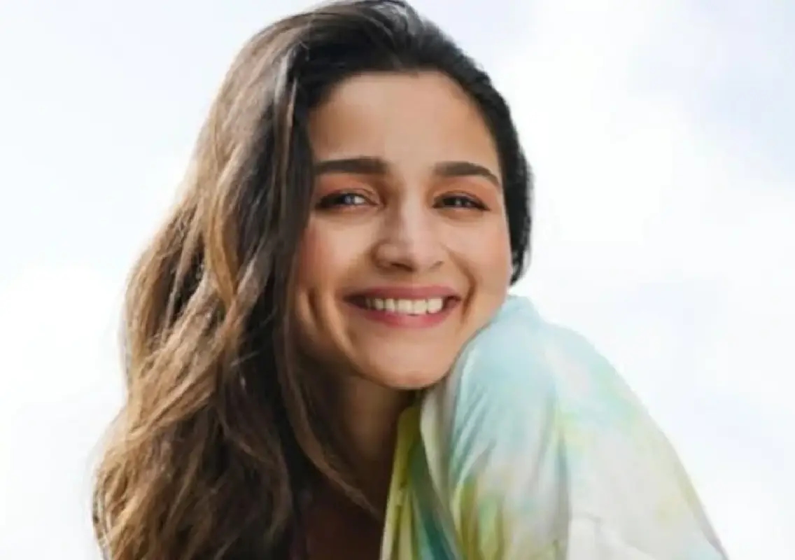 Alia Bhatt says fame makes her want to quit social media at times - News Karnataka