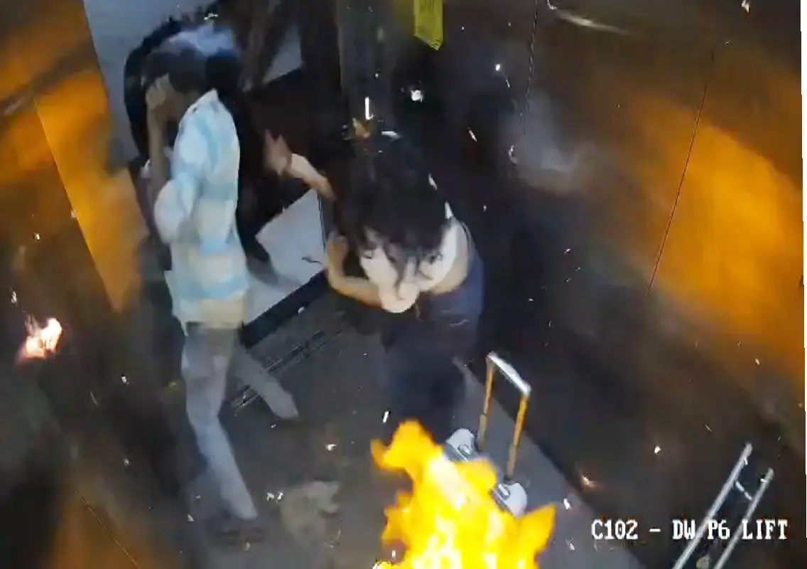Balloon explosion inside Goregaon lift leaves two injured: WATCH - News Karnataka