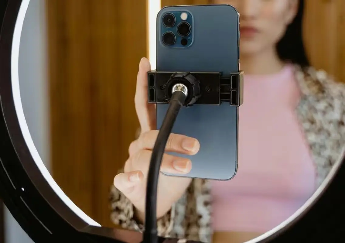 Beauty filter glitch costs influencer 1.4 lakh followers - News Karnataka