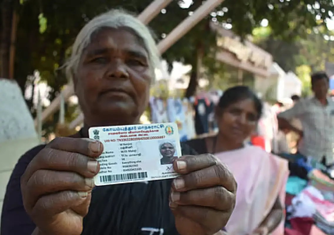 Bengaluru begins issuing ID cards to street vendors - News Karnataka