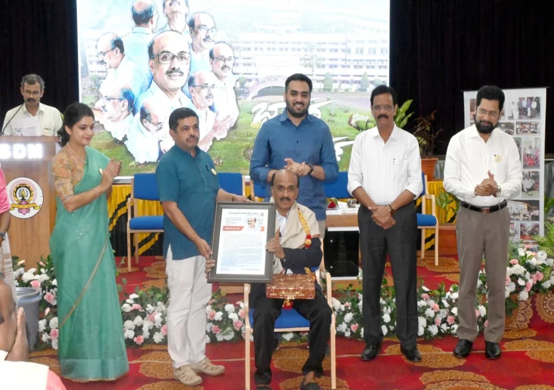 Bhaskara Parva: generations of journalism students reunite to honour a teacher who shaped their lives - News Karnataka