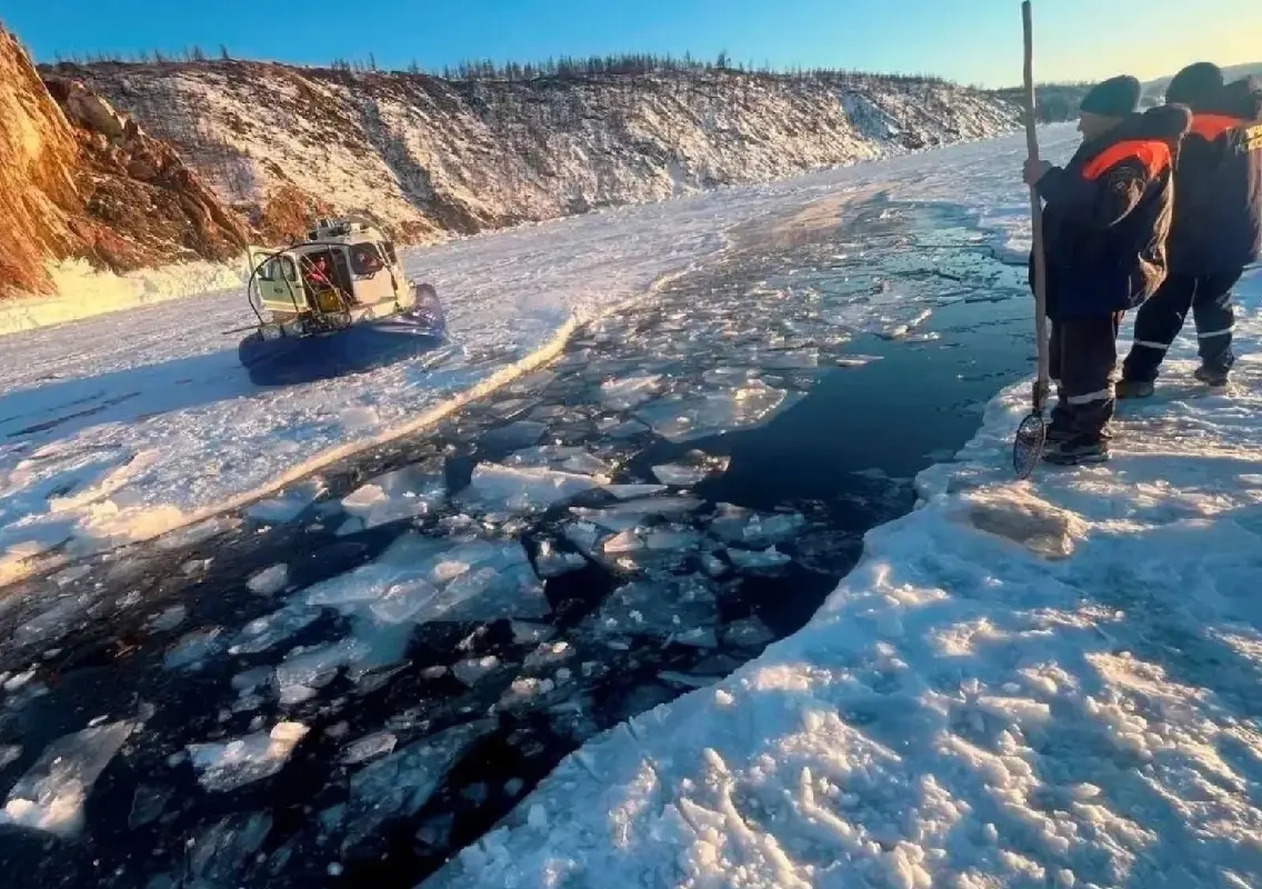Eight die after mini-bus plunges through ice on Lake Baikal - News Karnataka