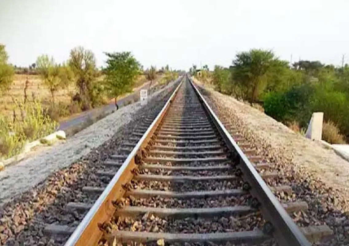Elderly couple found dead on railway track near bus stand - News Karnataka