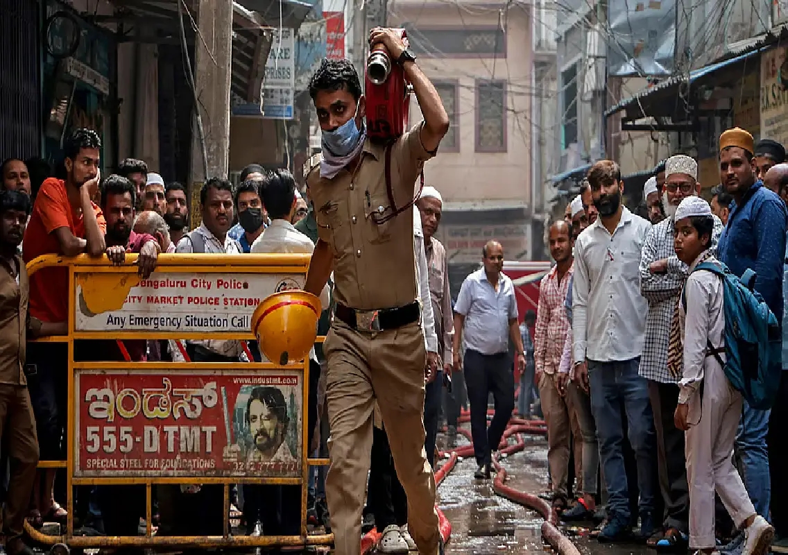 Fire risks mount in Bengaluru’s congested Pete markets - News Karnataka