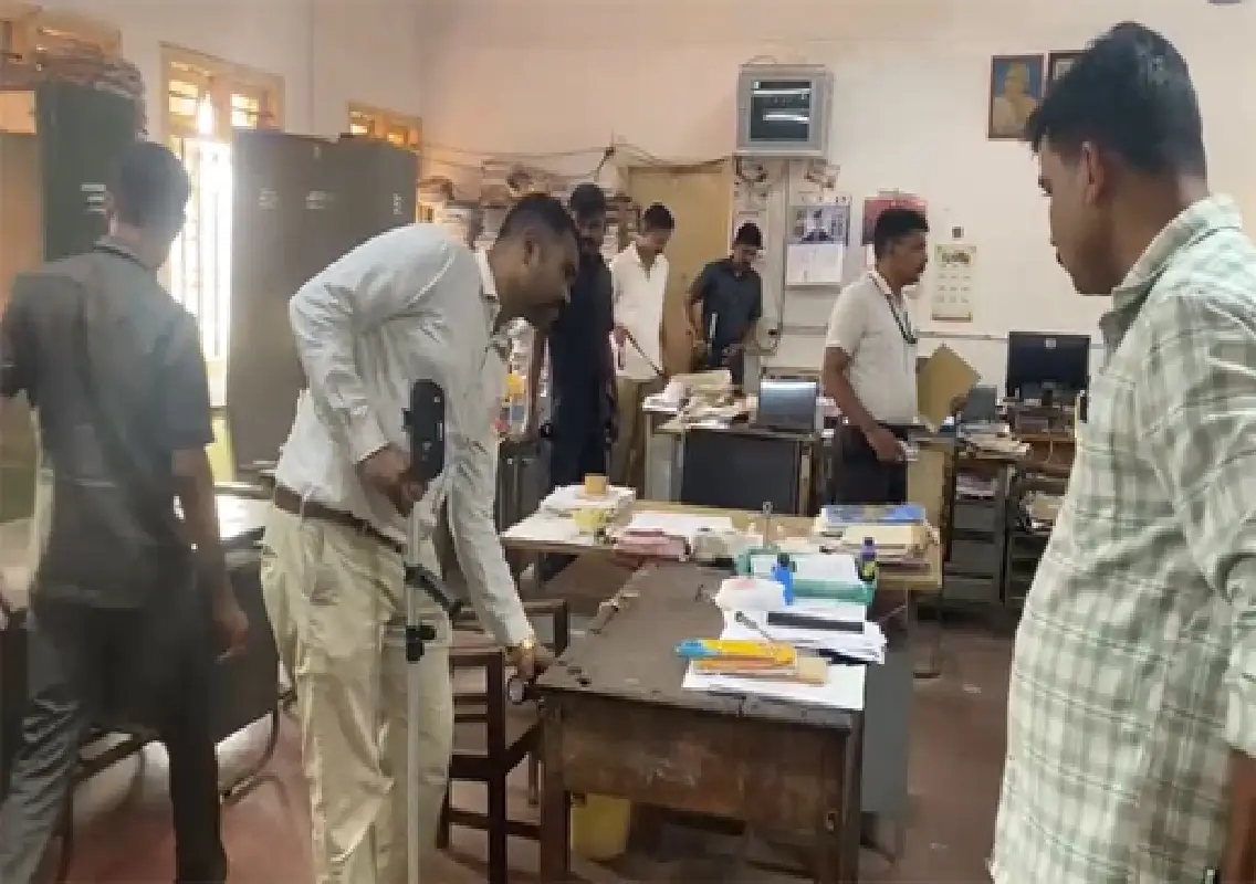 Hoax bomb threat email triggers security sweep at district court - News Karnataka
