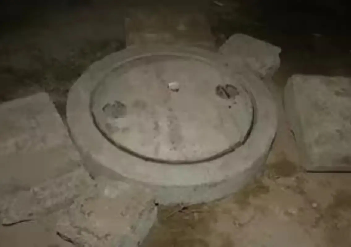 Labourer dies after fall into open manhole in Rohini - News Karnataka