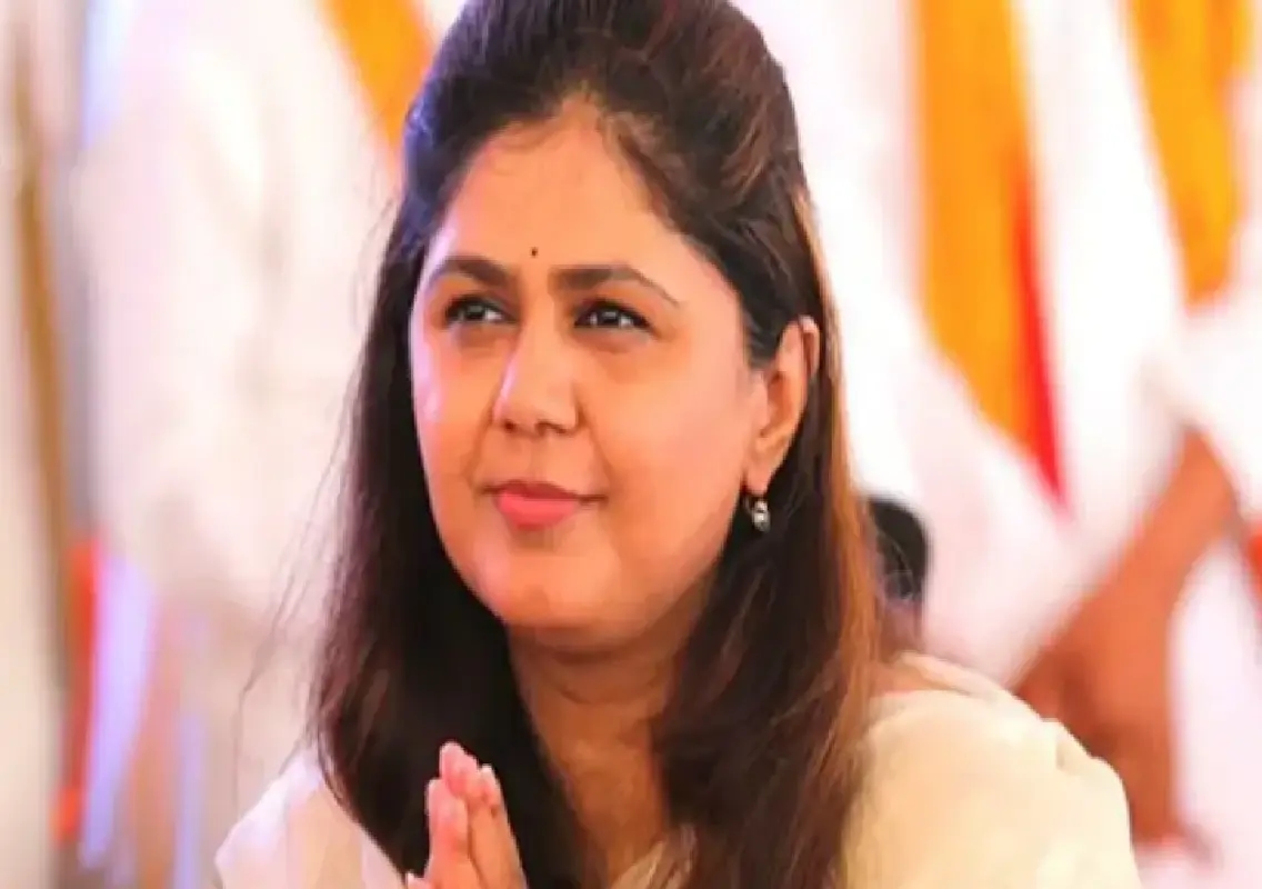 Maharashtra suspends IAS officer over meeting absence - News Karnataka