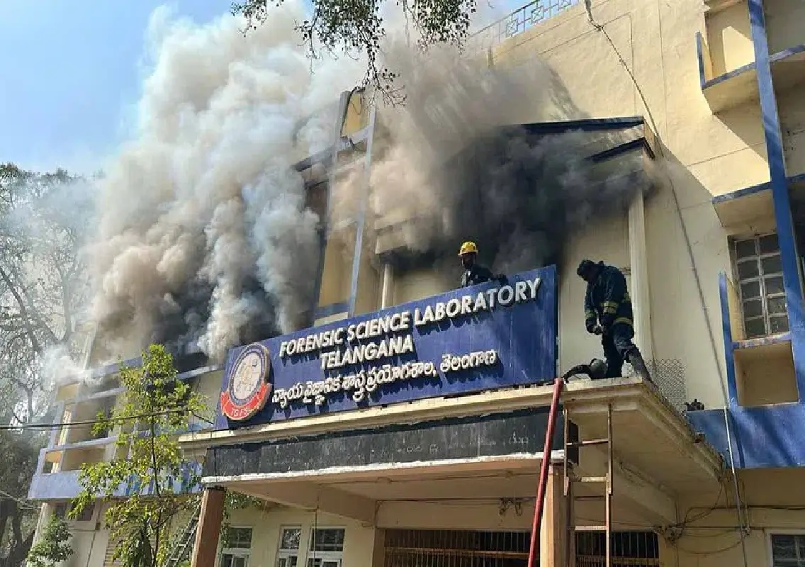 Major fire breaks out at Telangana Forensic Science Lab in Nampally - News Karnataka