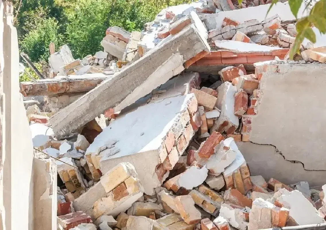 Man dies after house wall collapses during demolition - News Karnataka