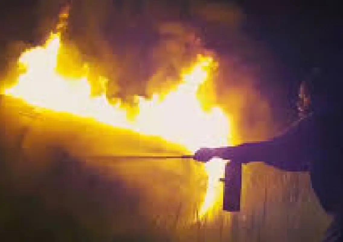 Man dies after setting car on fire, wife critical and children rescued - News Karnataka