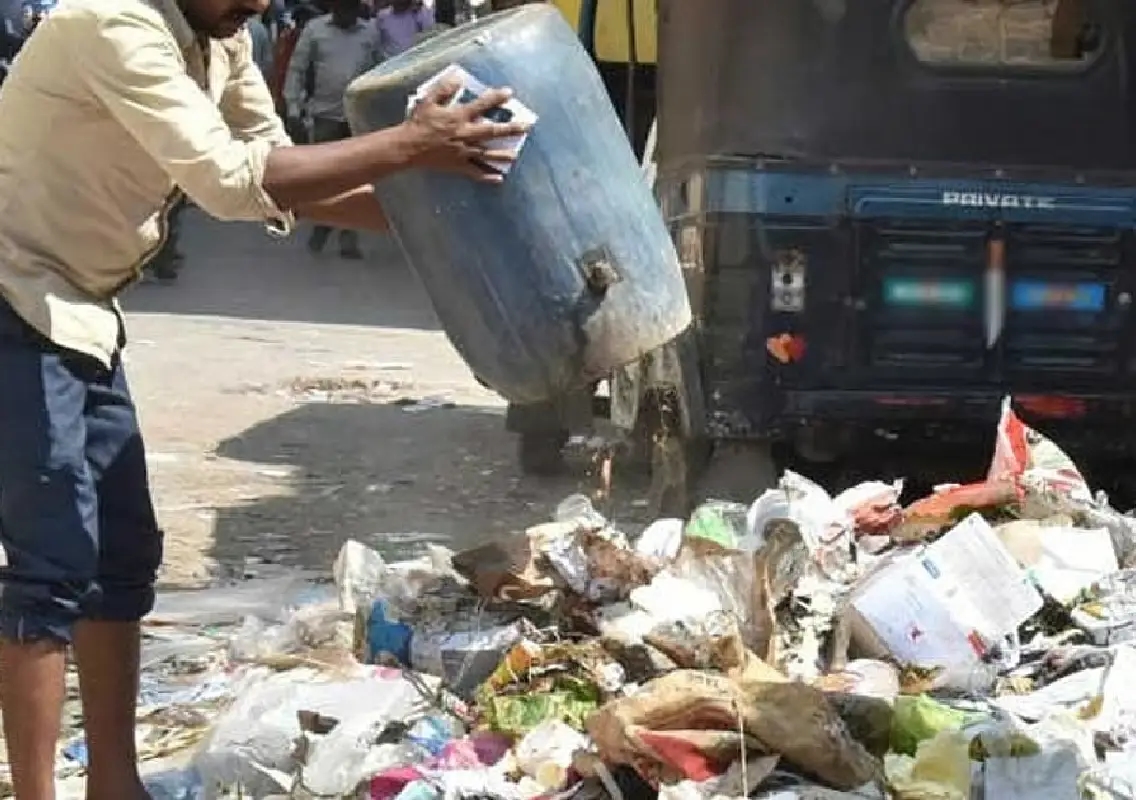 Mason dies after quarrel over garbage dumping in city hutment - News Karnataka