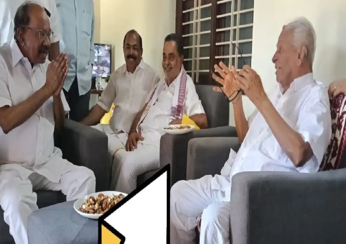 Moily and Poojary reunion rekindles memories of coastal Congress era - News Karnataka
