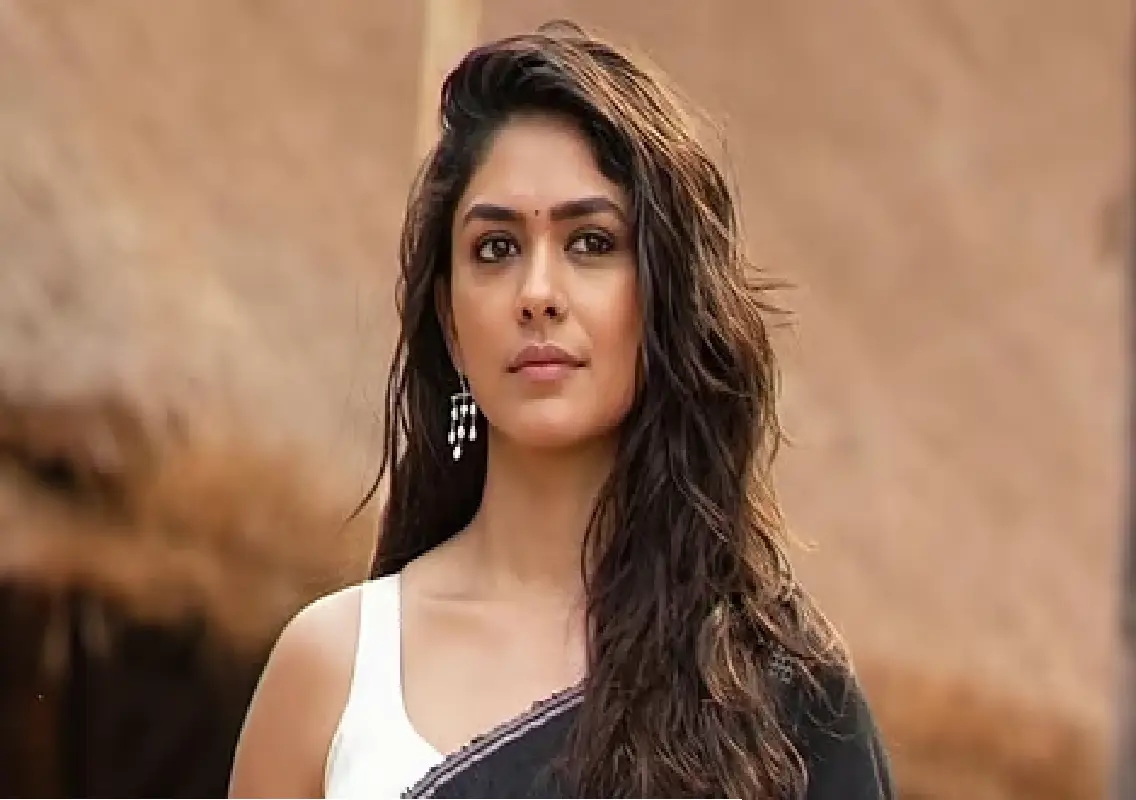 Mrunal Thakur gets emotional on self-acceptance at trailer launch - News Karnataka