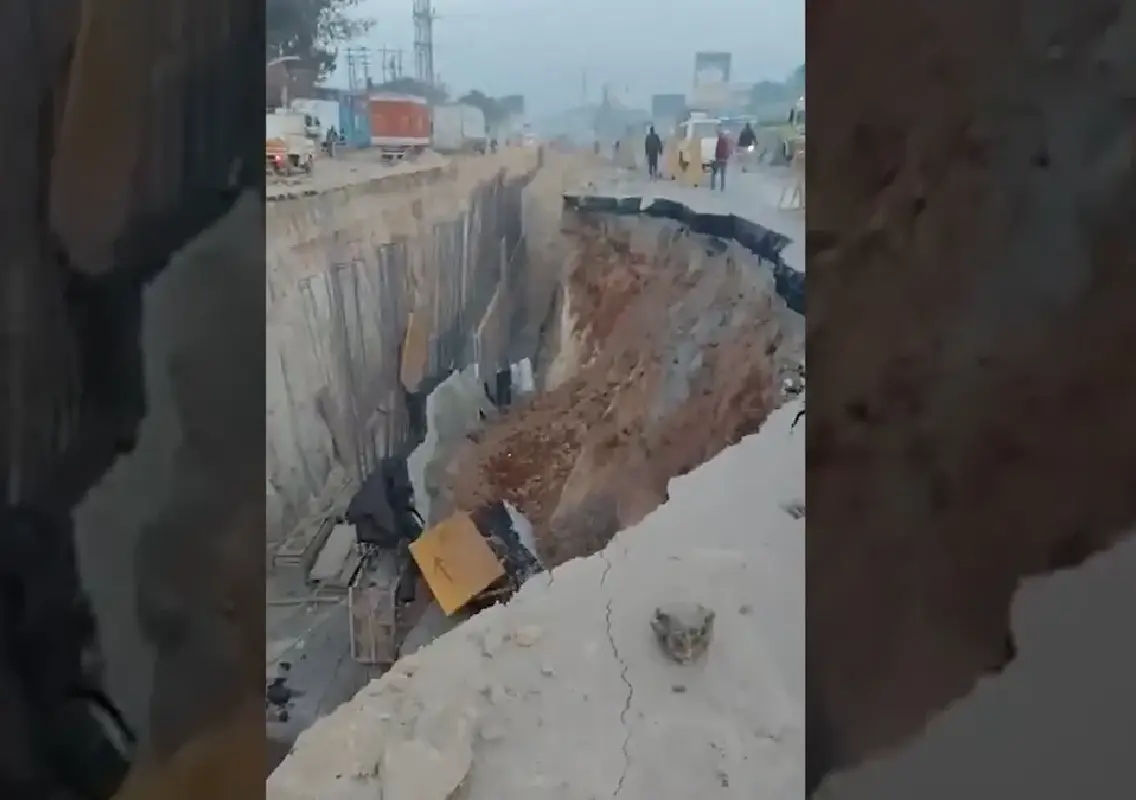 NH-44 collapses near Attibele, massive traffic jam hits Bengaluru–Hosur stretch: WATCH - News Karnataka