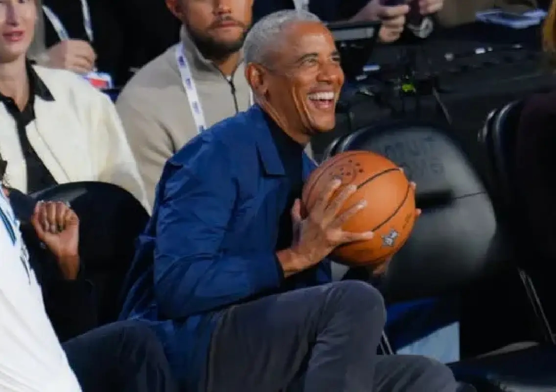 Obama grabs loose ball at 2026 NBA All-Star Game - News Karnataka