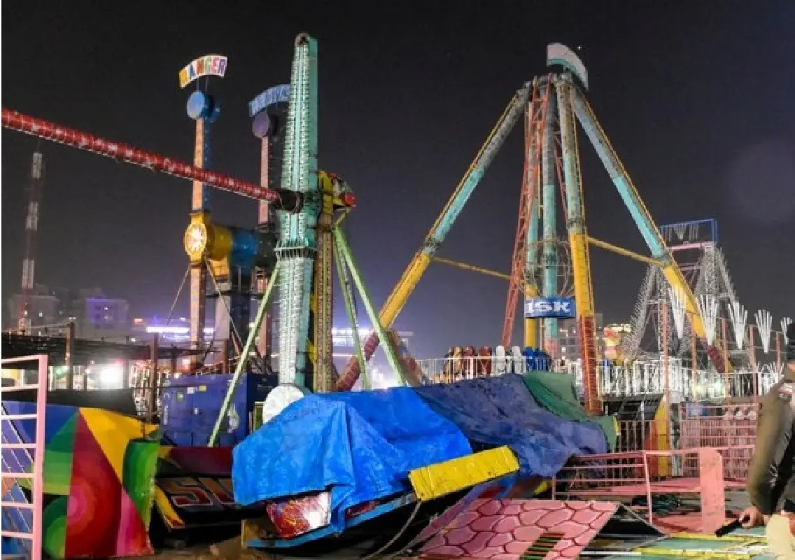 Policeman dies saving lives as giant swing collapses at Surajkund Mela - News Karnataka