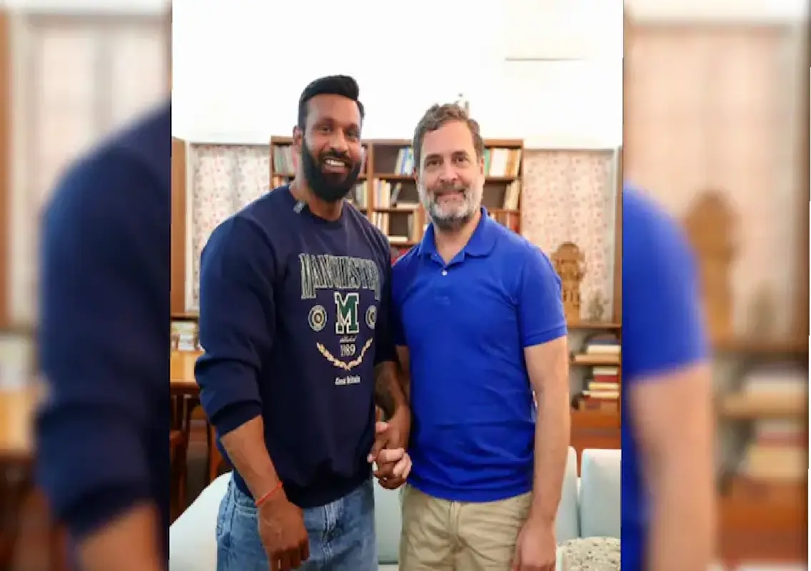 Rahul Gandhi meets Kotdwar man amid boycott row - News Karnataka