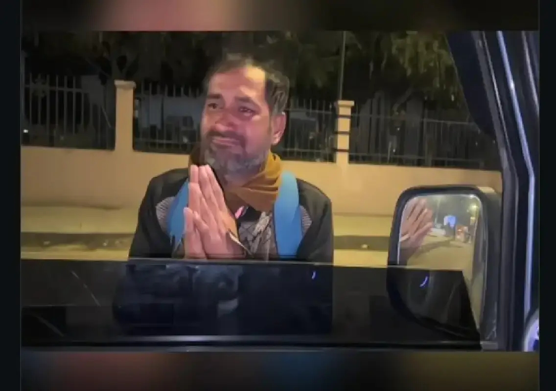 Son pushes father out of moving car after argument: WATCH - News Karnataka