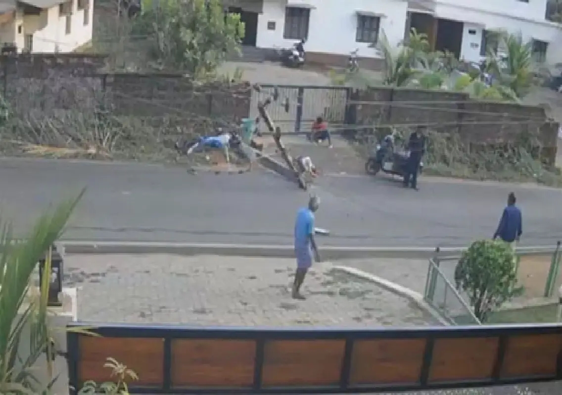 Two medical students injured in scooter crash near Kinya - News Karnataka
