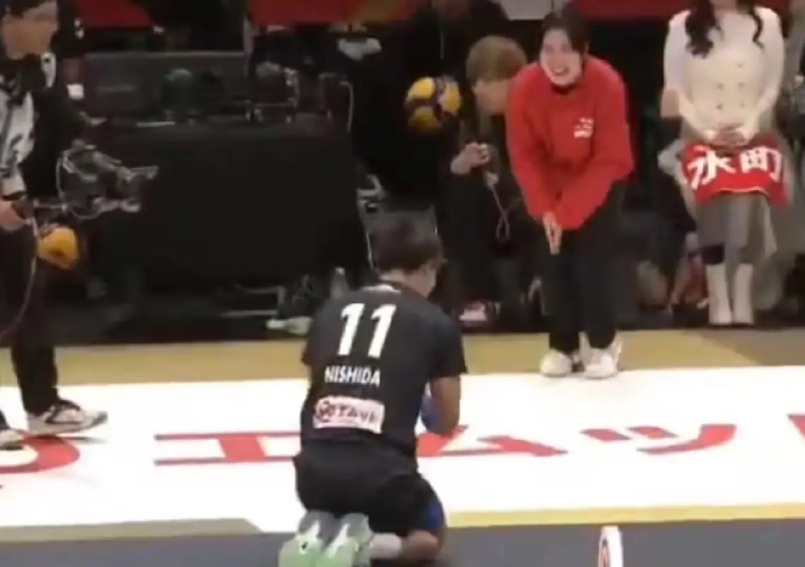 Volleyball star’s sliding apology after misfired serve wins the internet - News Karnataka