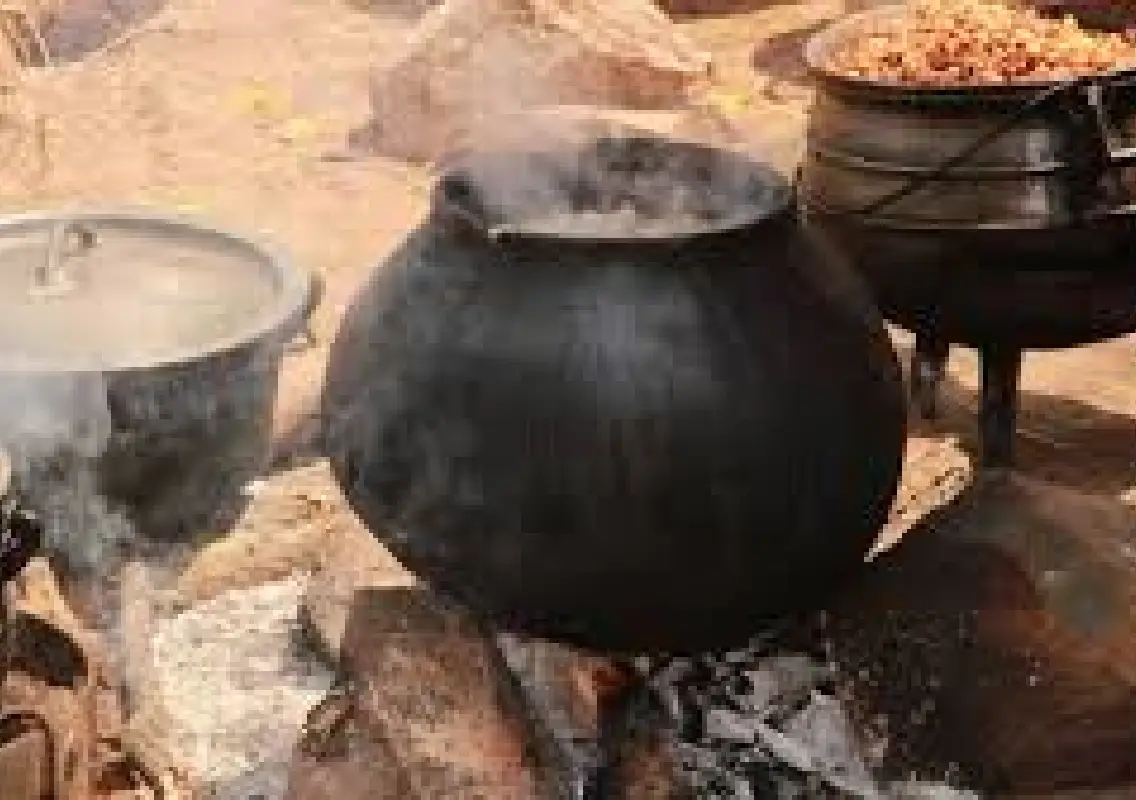 Wedding cook dies after falling into boiling oil - News Karnataka