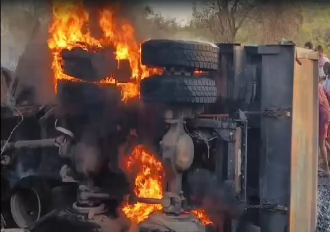 13 killed as bus-lorry crash triggers fire in Andhra Pradesh: WATCH - News Karnataka