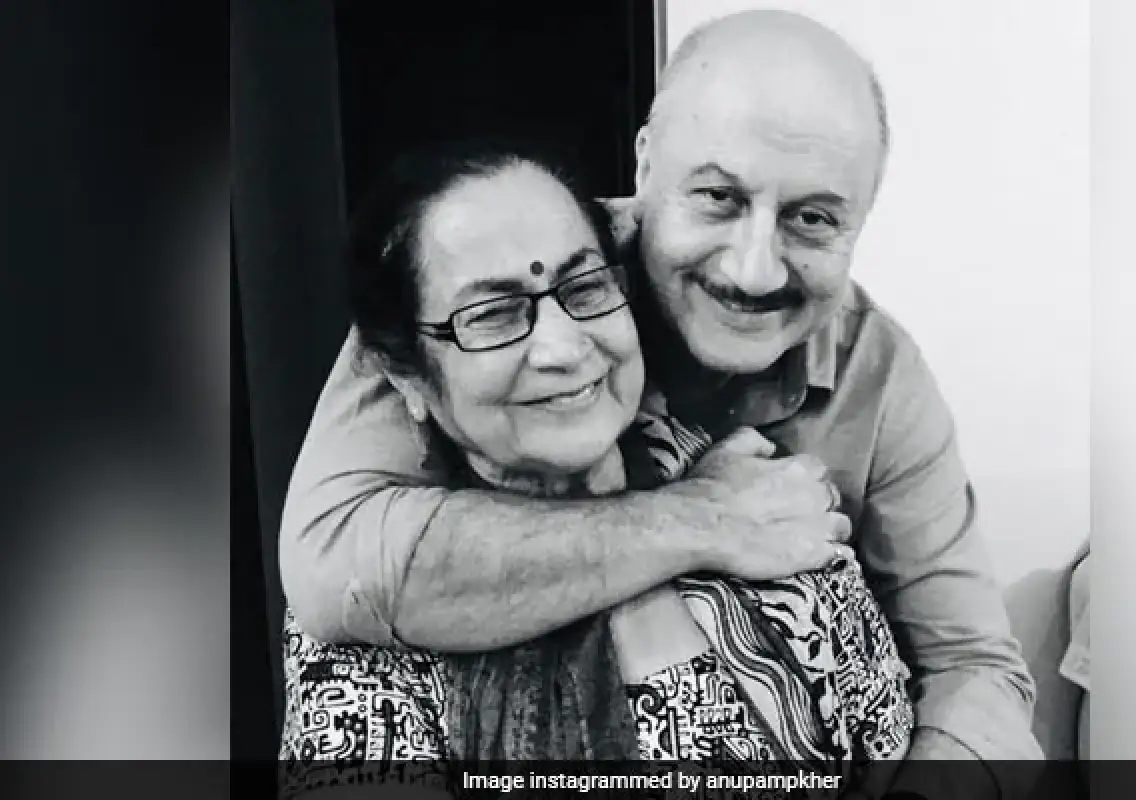 Anupam Kher shares life lesson learned from mother Dulari - News Karnataka