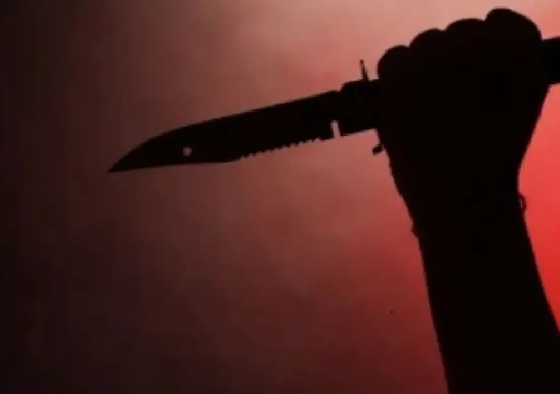 Beggar stabbed in train near station, passengers catch accused - News Karnataka