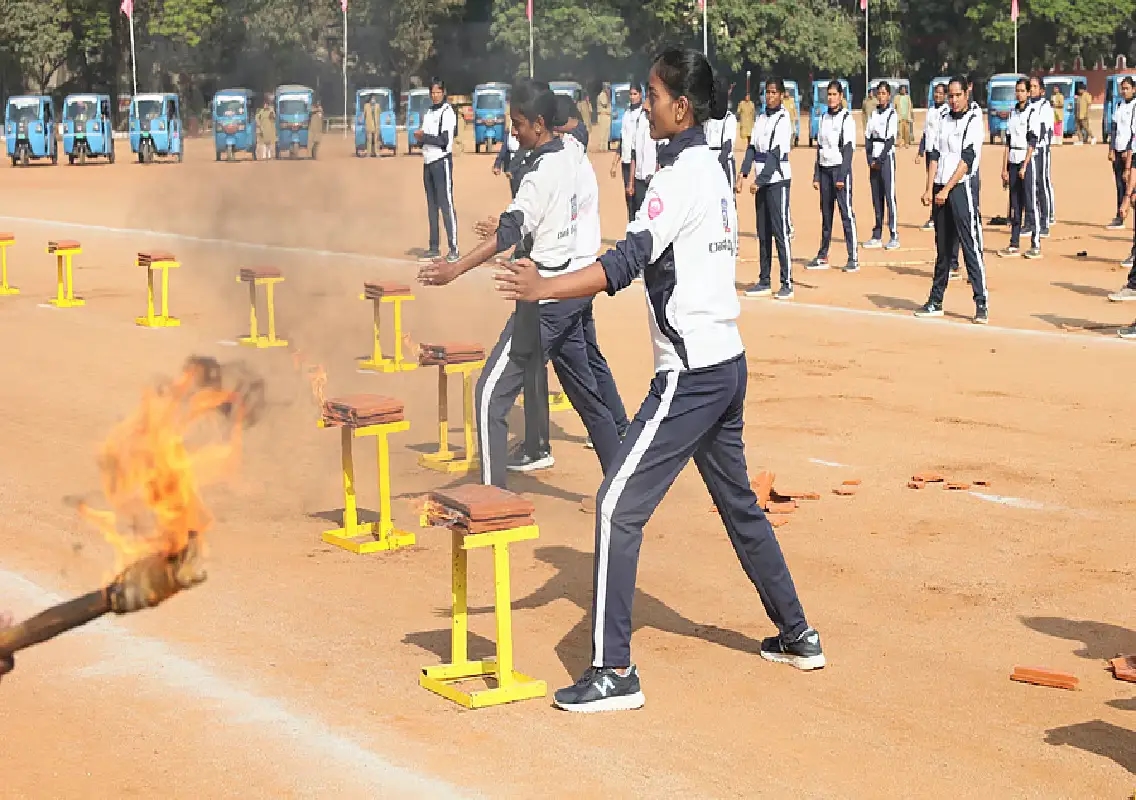Bengaluru police hold women’s parade ahead of Women’s Day - News Karnataka