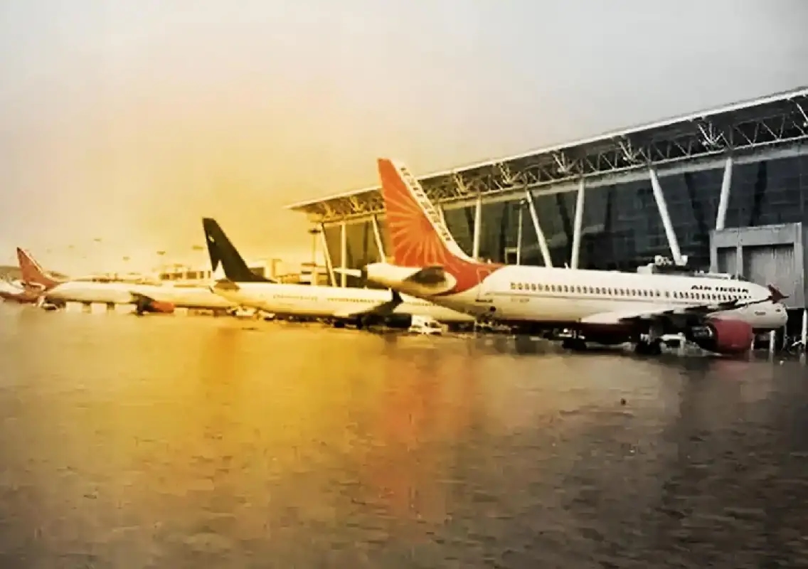 Bengaluru airport turns leaky amid rain, flights hit - News Karnataka