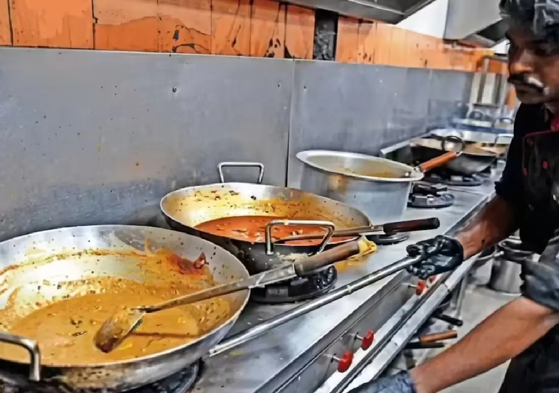 Bengaluru restaurant turns waste into fuel amid LPG crisis - News Karnataka